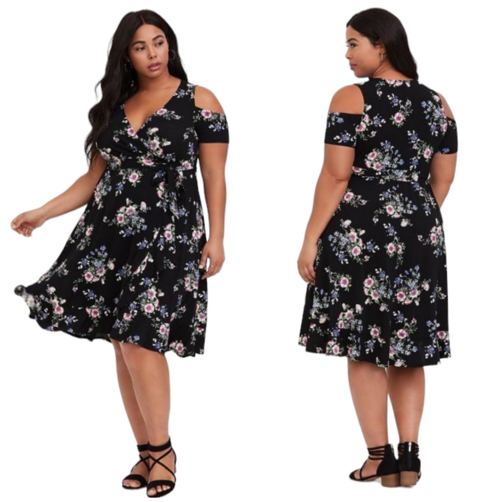 Torrid Nwot Black Pink/Blue floral Cold Shoulder Short sleeve Wrap Jersey Dress
